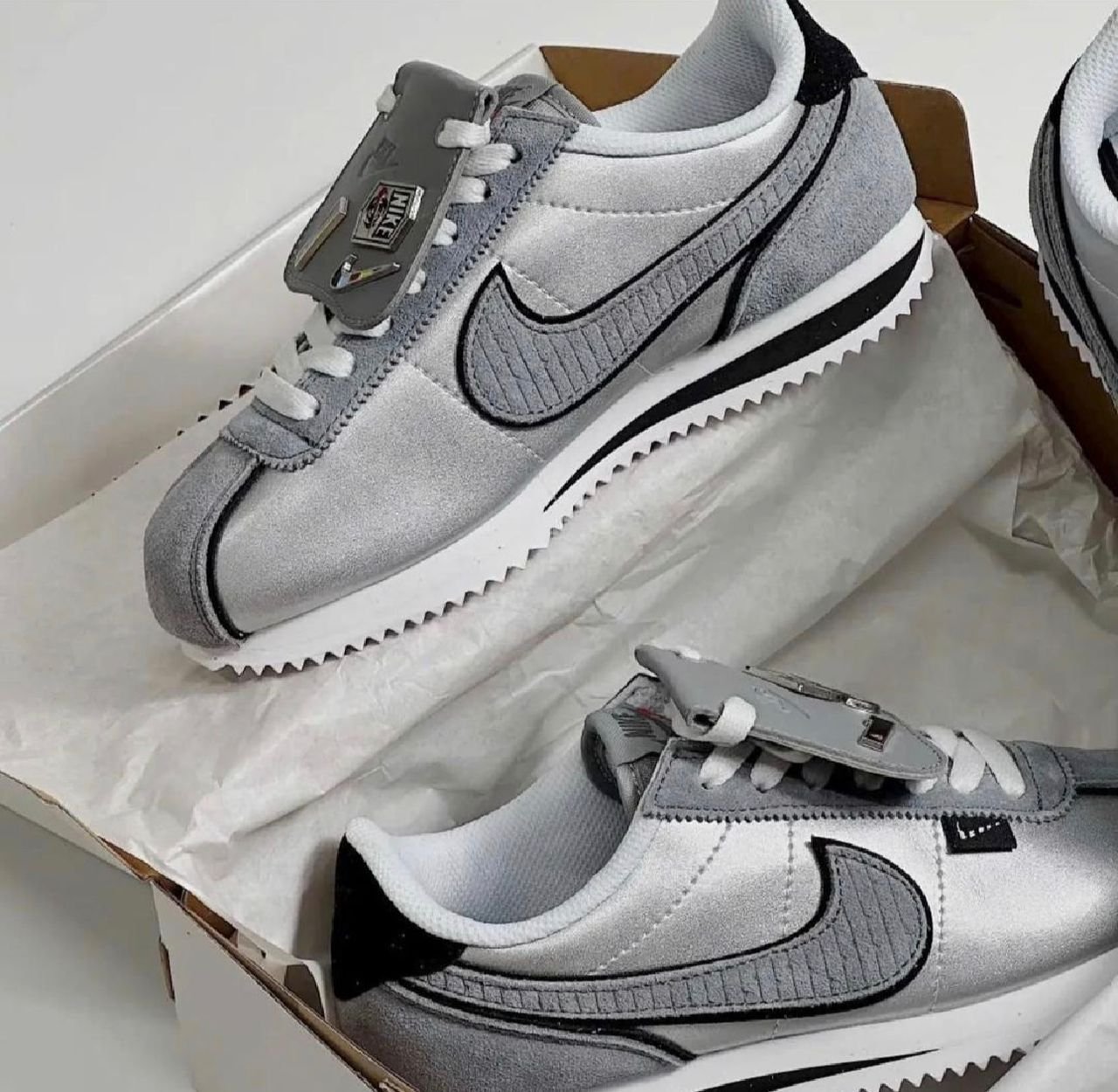 NIKE (cortez petals united) – Image 2